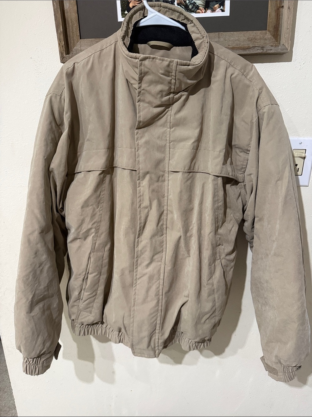 St. John's Bay Men's Tan Puffer Jacket Warm Outdoor Winter Coat Vintage